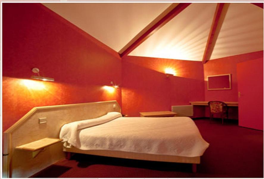 Logis Hotels - Hotel Restaurant L Enclos Donneville Kamer foto