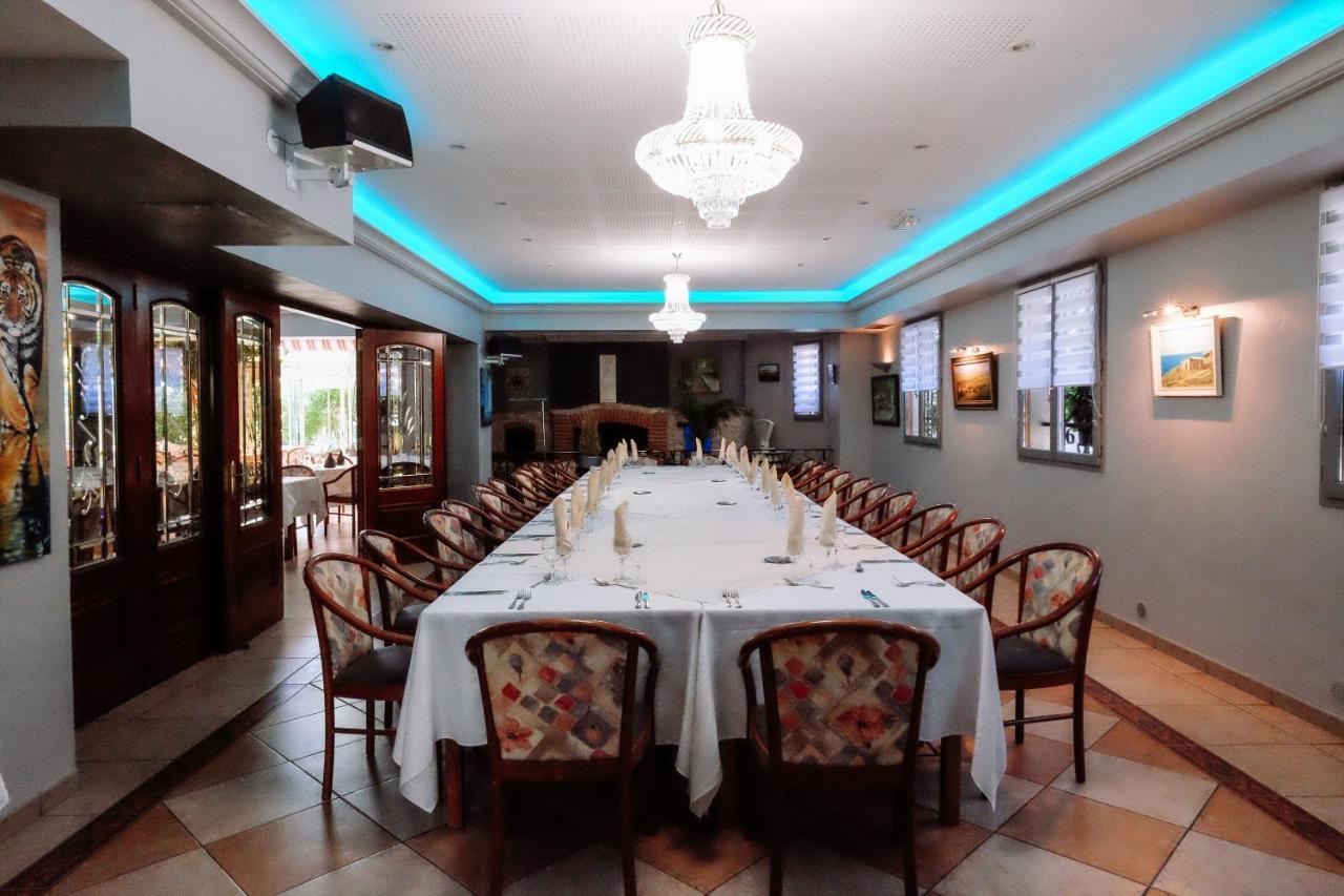 Logis Hotels - Hotel Restaurant L Enclos Donneville Buitenkant foto
